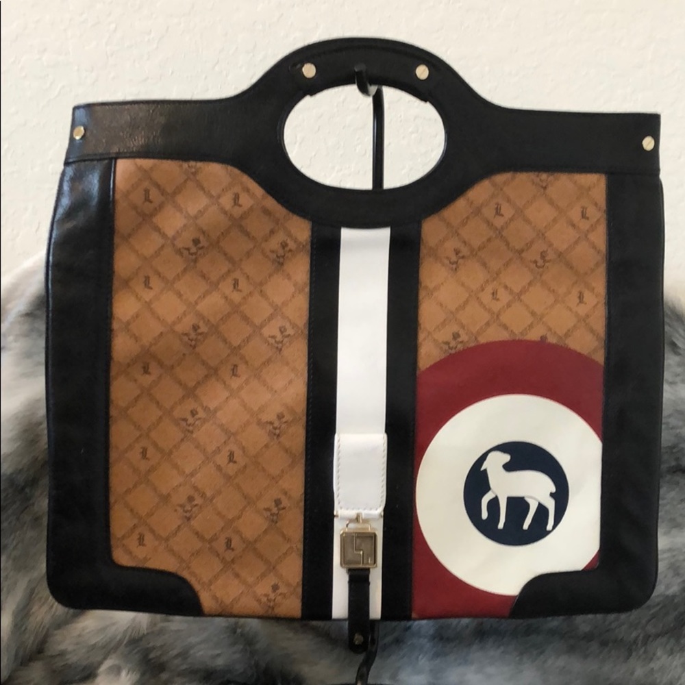 L.A.M.B. “Carlisle” Clutch
